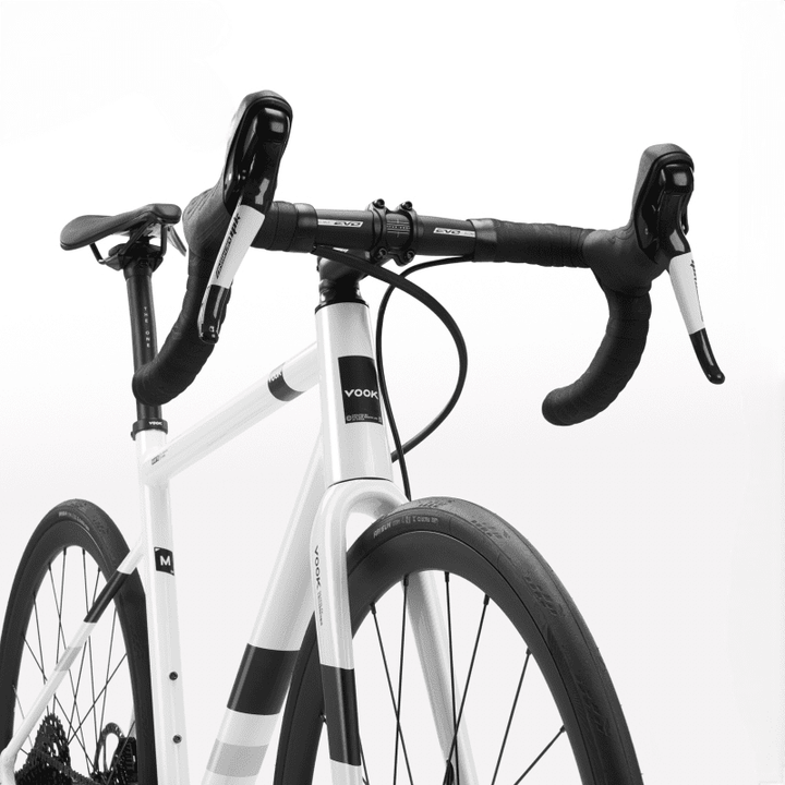 VOOK ONE Road Bike Lightweight 8.3kg, a 13-speed drivetrain, a T700 carbon fiber fork.