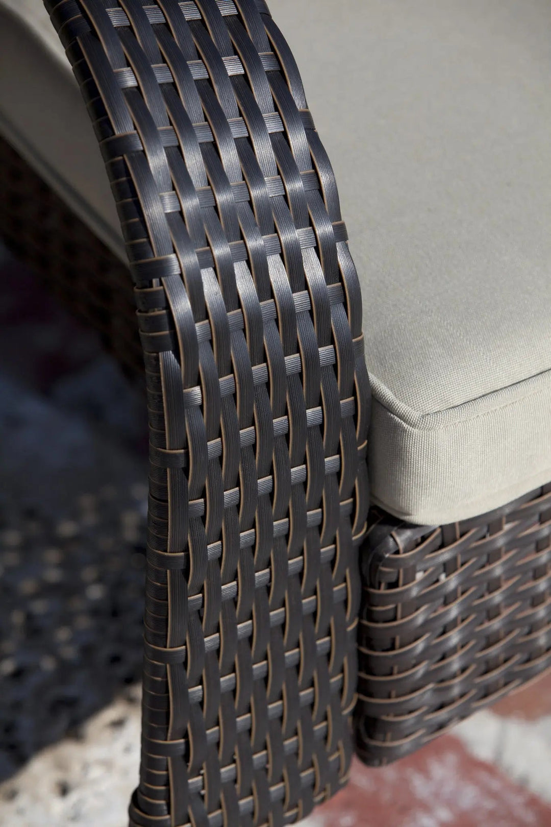 Coconino Wicker Chair - Durable & Lightweight Outdoor Seating
