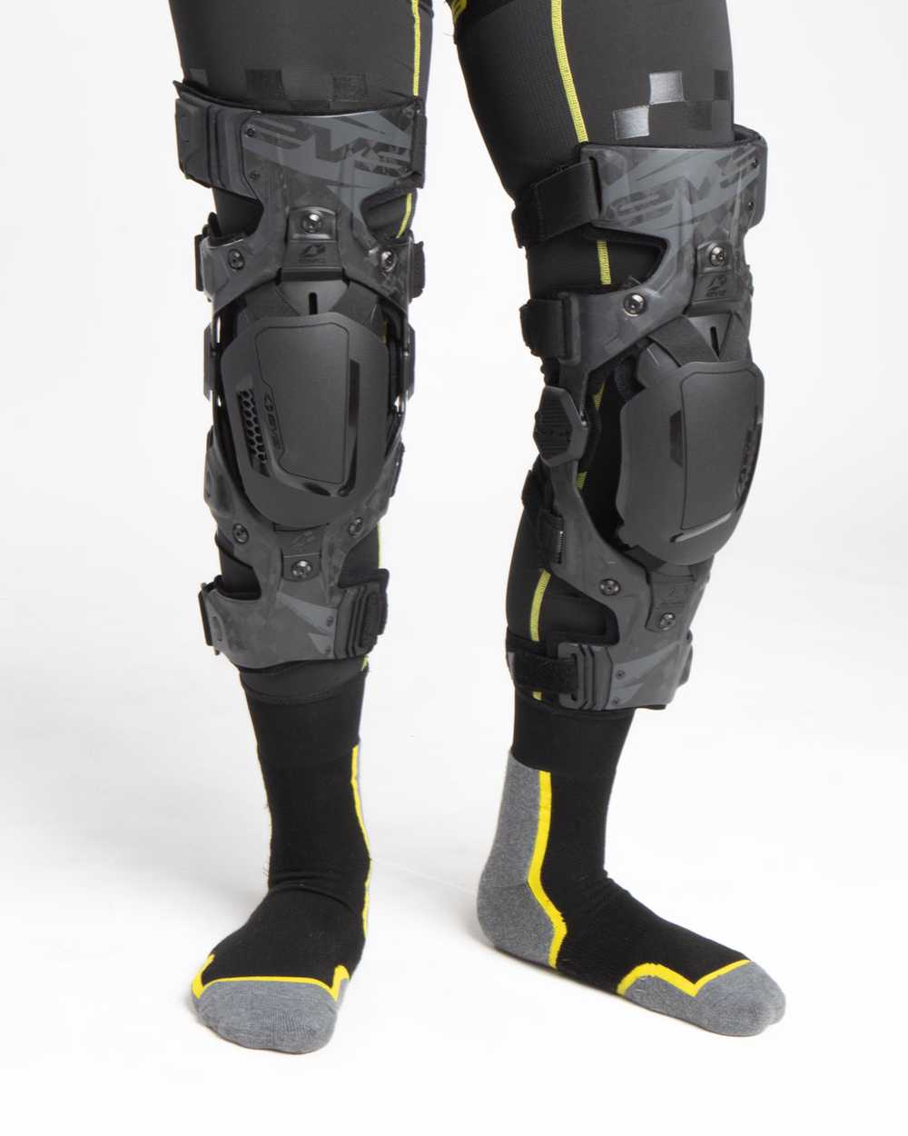 Web Eclipse Knee Brace for Protection and Comfort