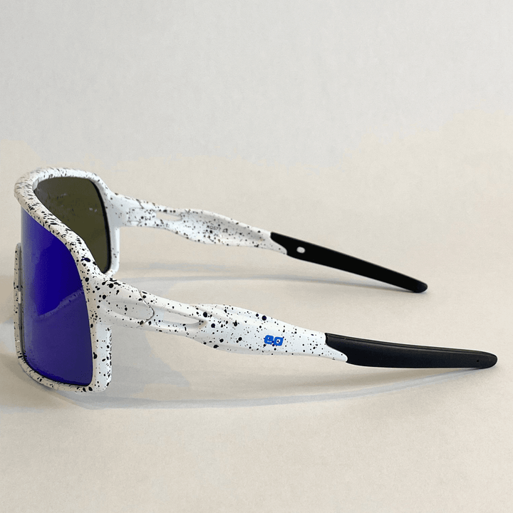 Eastern Outer Flying Dog - Snowstorm with Blue-Mirror Revo Lens