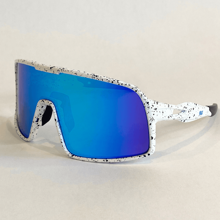 Eastern Outer Flying Dog - Snowstorm with Blue-Mirror Revo Lens