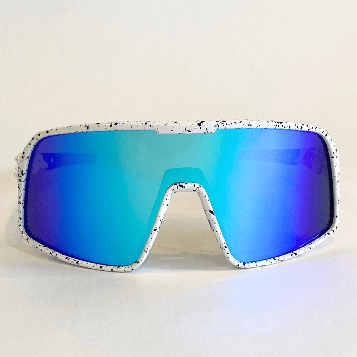 Eastern Outer Flying Dog - Snowstorm with Blue-Mirror Revo Lens