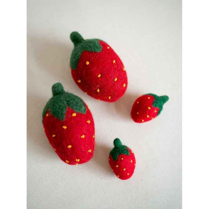KITTY STRAWBERRIES