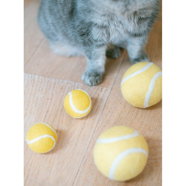 KITTY TENNIS BALL