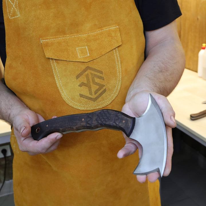 Compact tomahawk "Tahu" with wooden handle