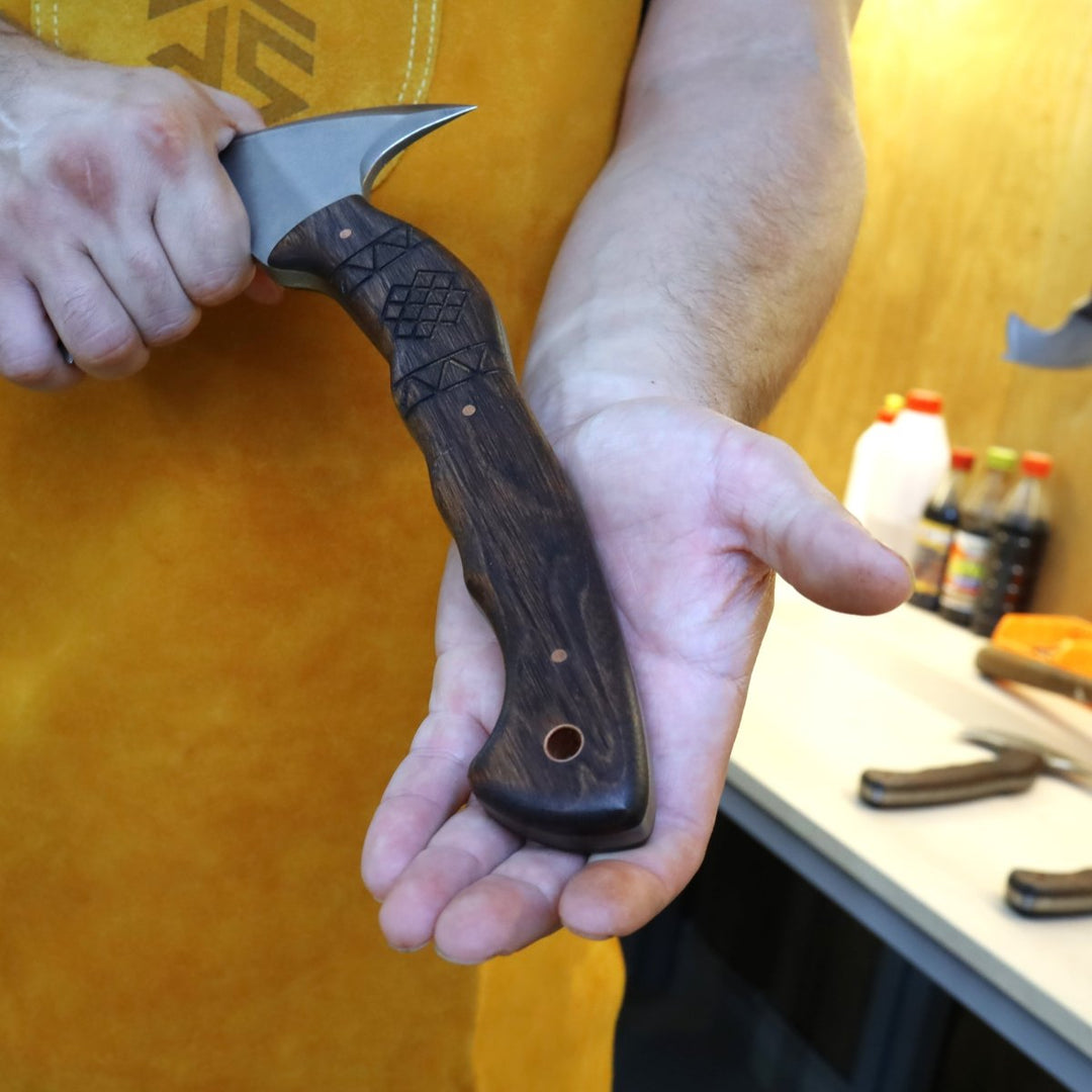 Compact tomahawk "Tahu" with wooden handle