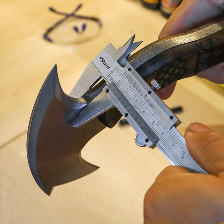 Compact tomahawk "Tahu" with wooden handle