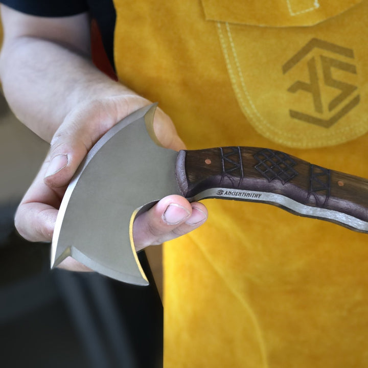 Compact tomahawk "Tahu" with wooden handle