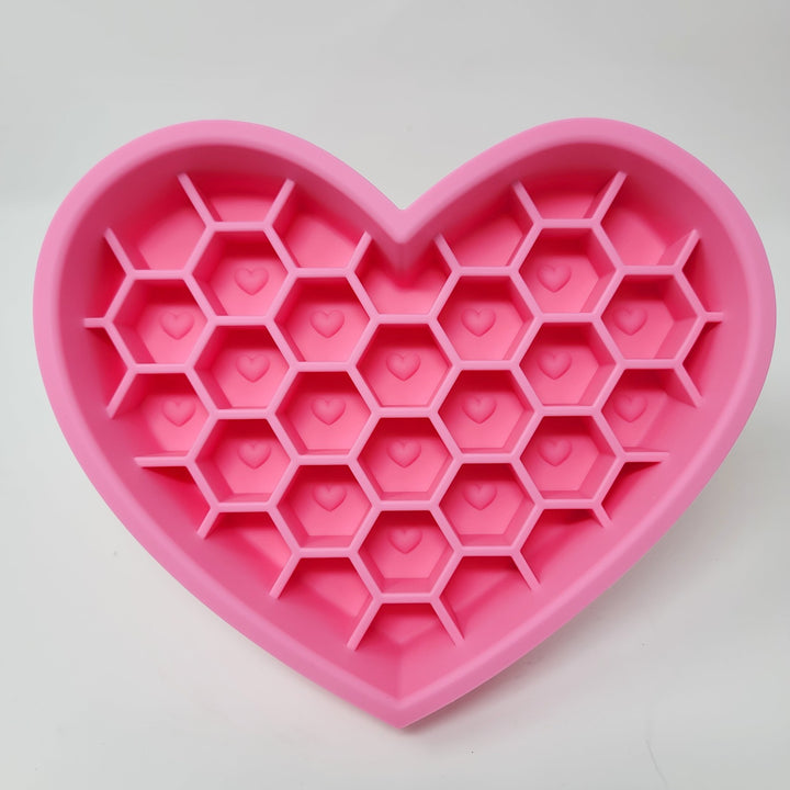 Love SlowMo slow feeder and lick mat