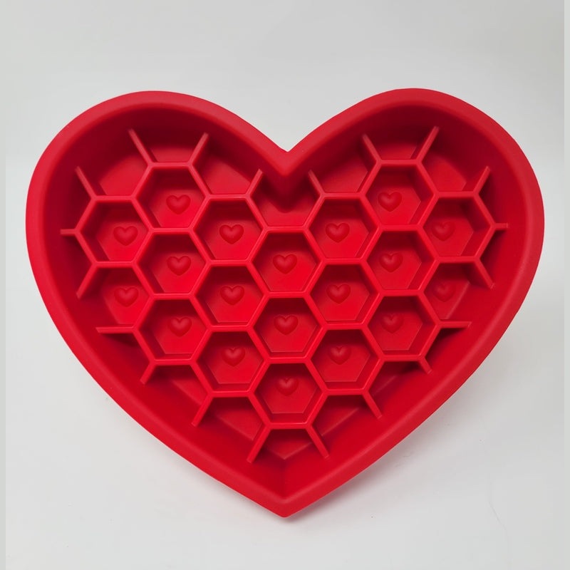 Love SlowMo slow feeder and lick mat